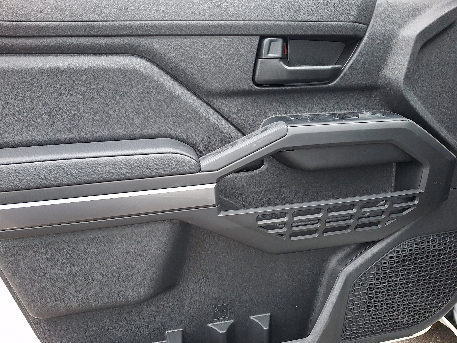 2026 Toyota Tacoma SR5 - Photo 7