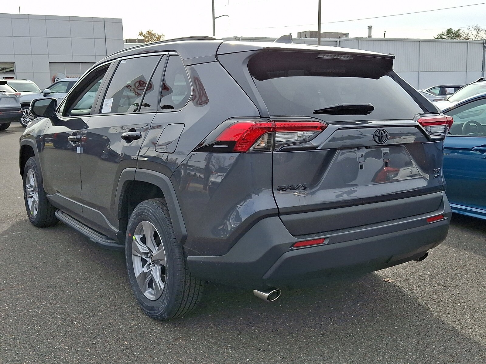 2025 Toyota RAV4 XLE photo 3