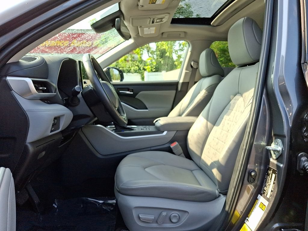 2023 Toyota Highlander XLE - Photo 14