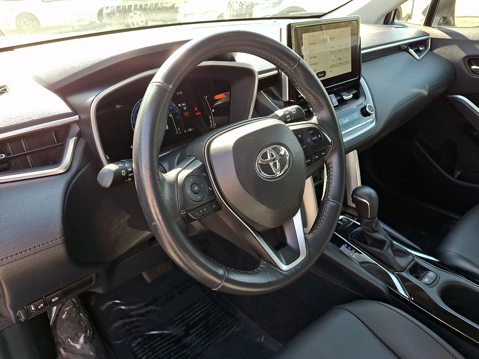 2024 Toyota Corolla Cross XLE - Photo 16