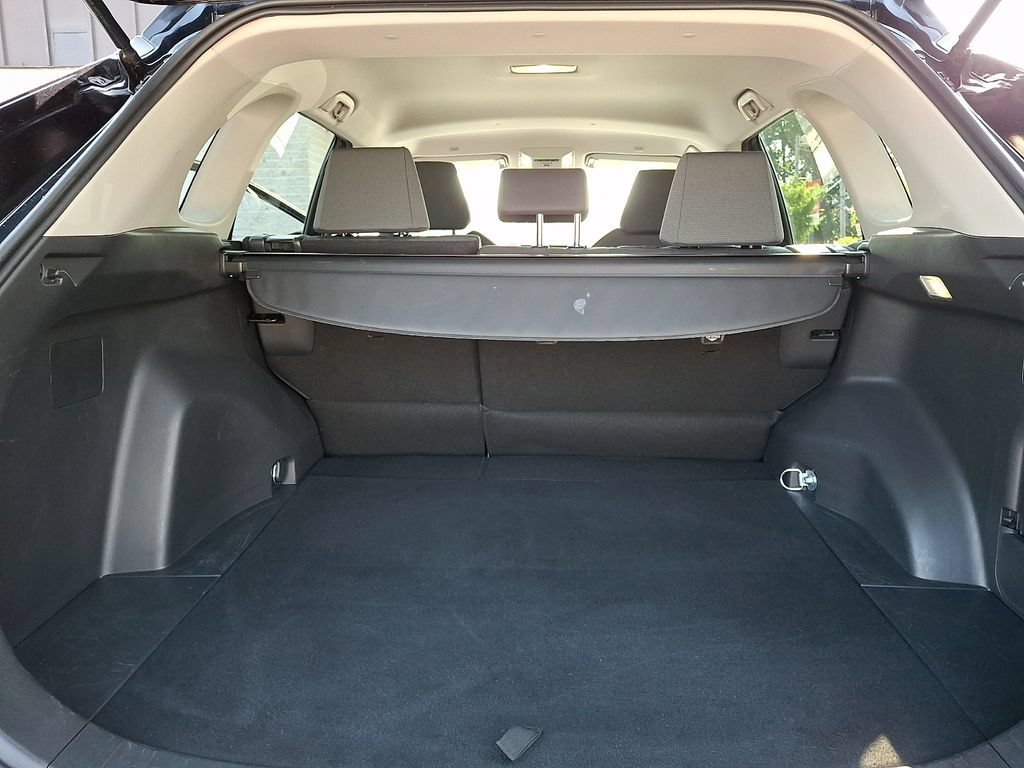 2025 Toyota RAV4 XLE - Photo 28