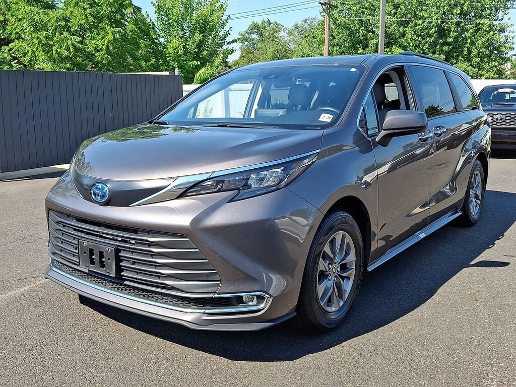 Certified 2024 Toyota Sienna XLE Passenger Van