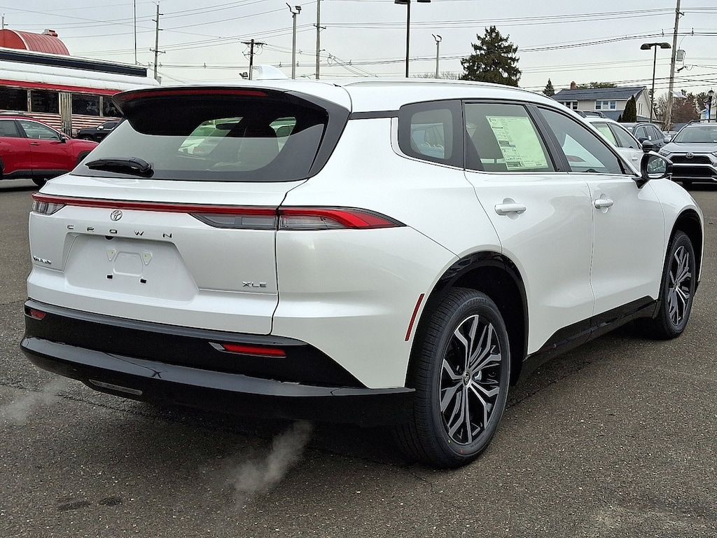 New 2025 Toyota Crown Signia XLE XLE