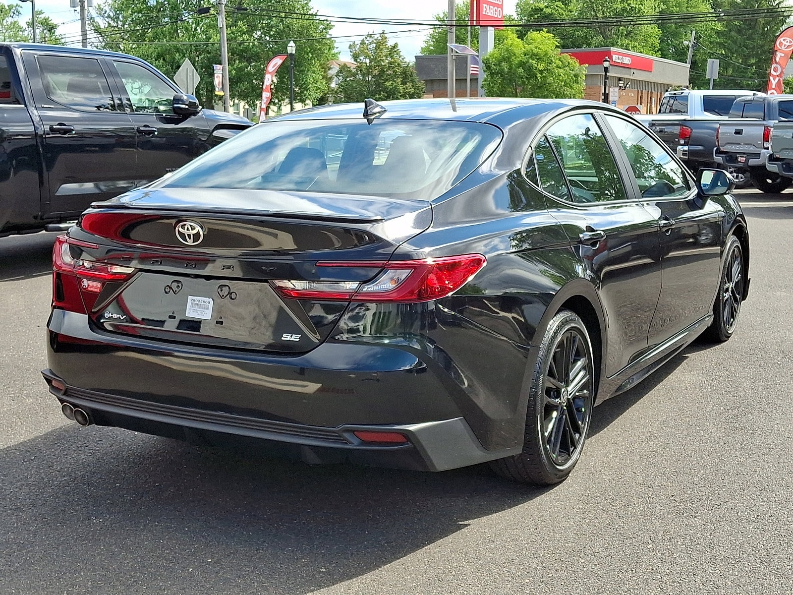 2025 Toyota Camry SE - Photo 6
