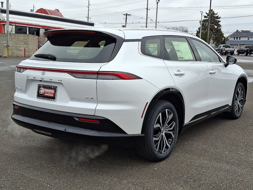 New 2025 Toyota Crown Signia XLE XLE