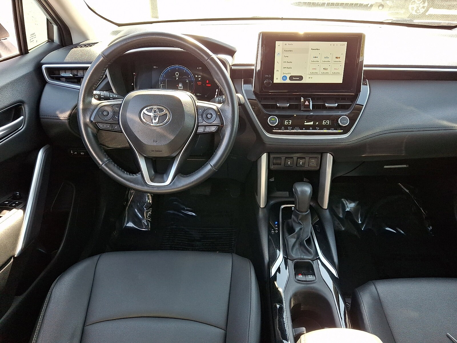 2024 Toyota Corolla Cross XLE - Photo 12