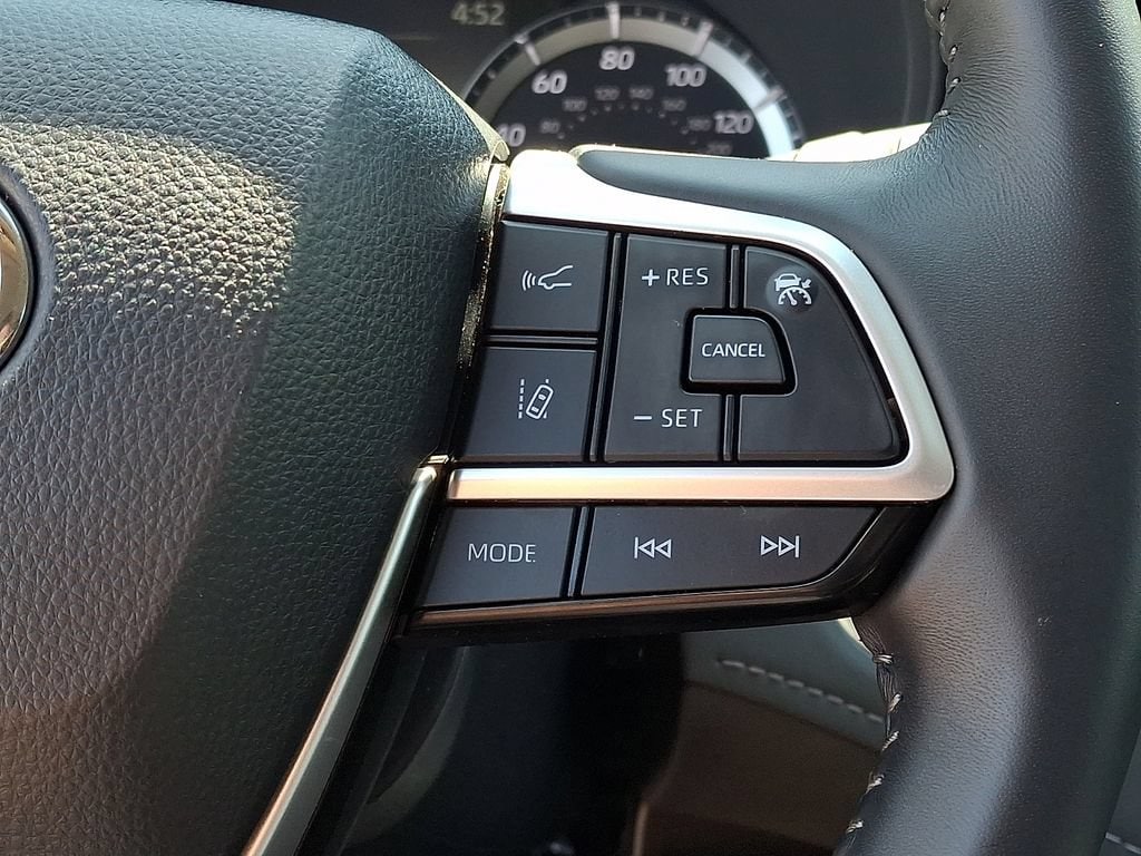 2025 Toyota Highlander LE - Photo 23