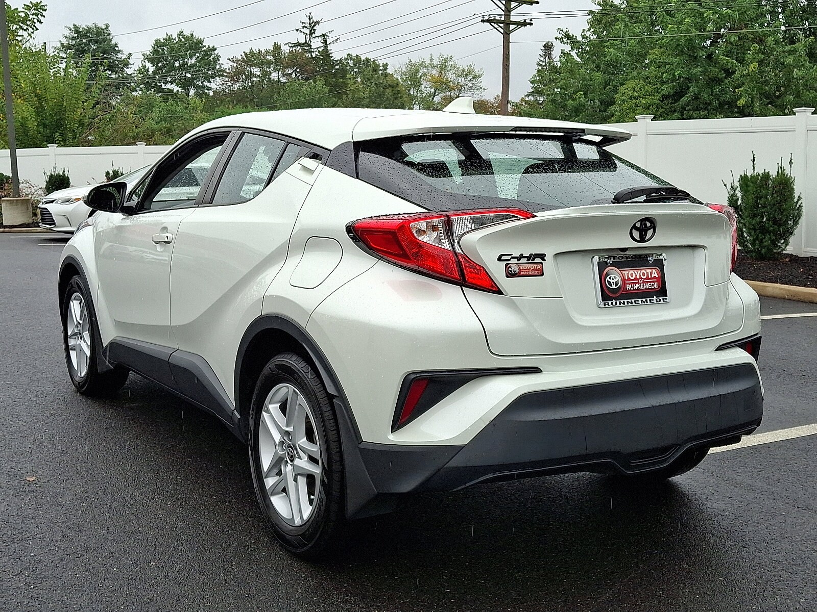 2021 Toyota C-HR LE photo 3