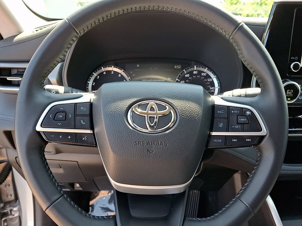 2025 Toyota Highlander LE - Photo 21
