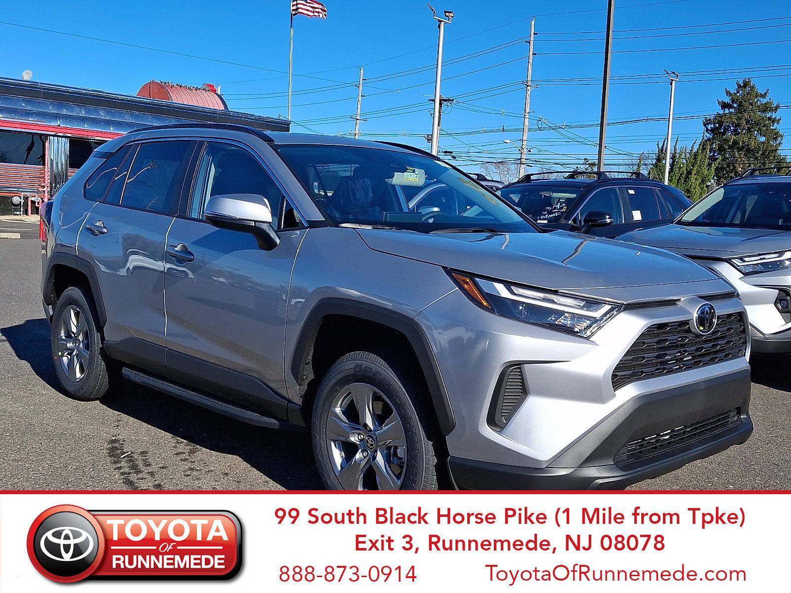 2025 Toyota RAV4 XLE's photo