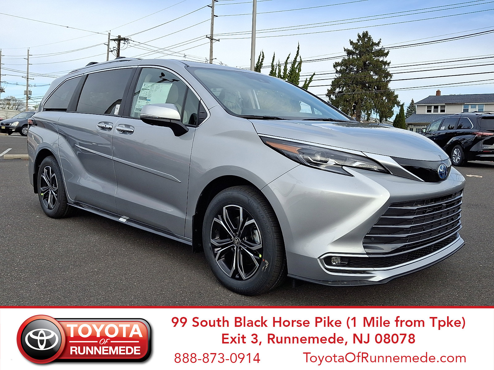 2025 Toyota Sienna Platinum's photo