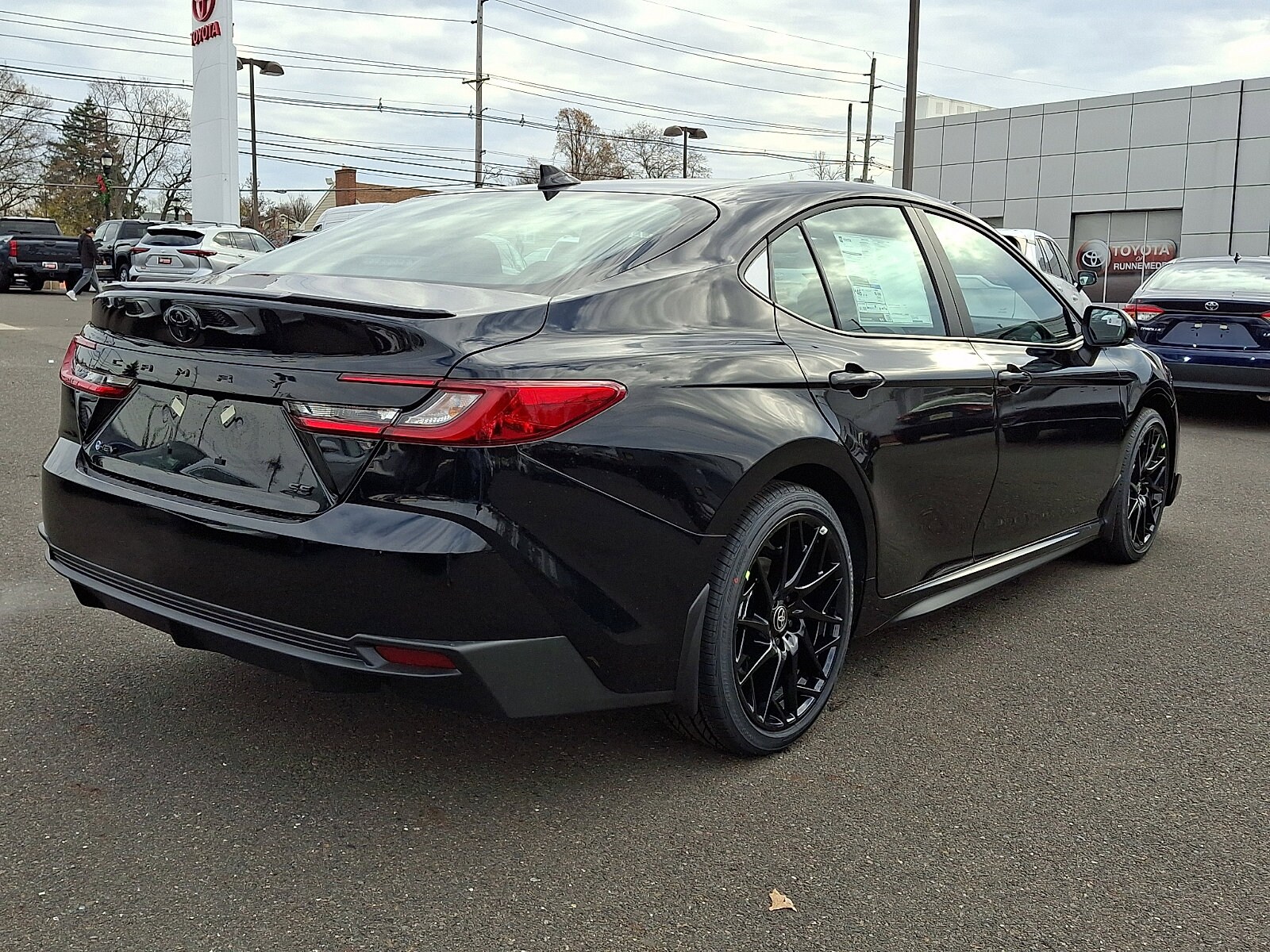 2026 Toyota Camry SE photo 4