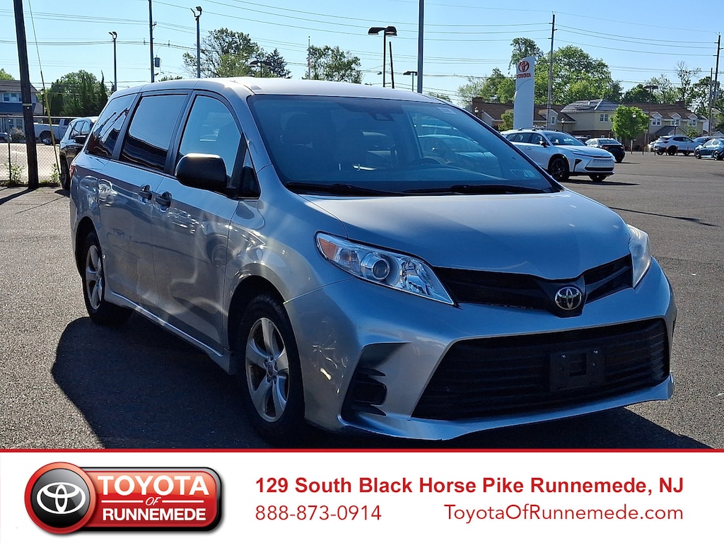Used 2020 Toyota Sienna L Mini-van, Passenger