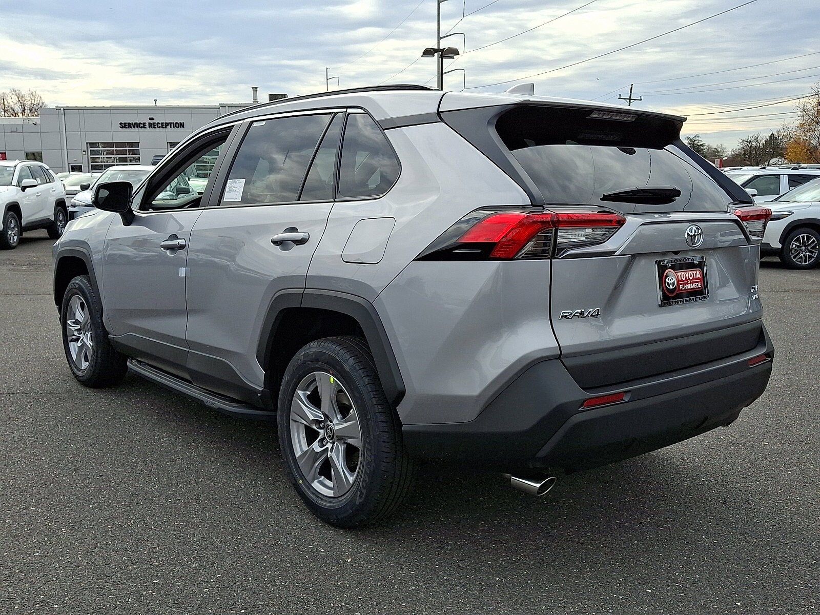 2025 Toyota RAV4 XLE photo 3