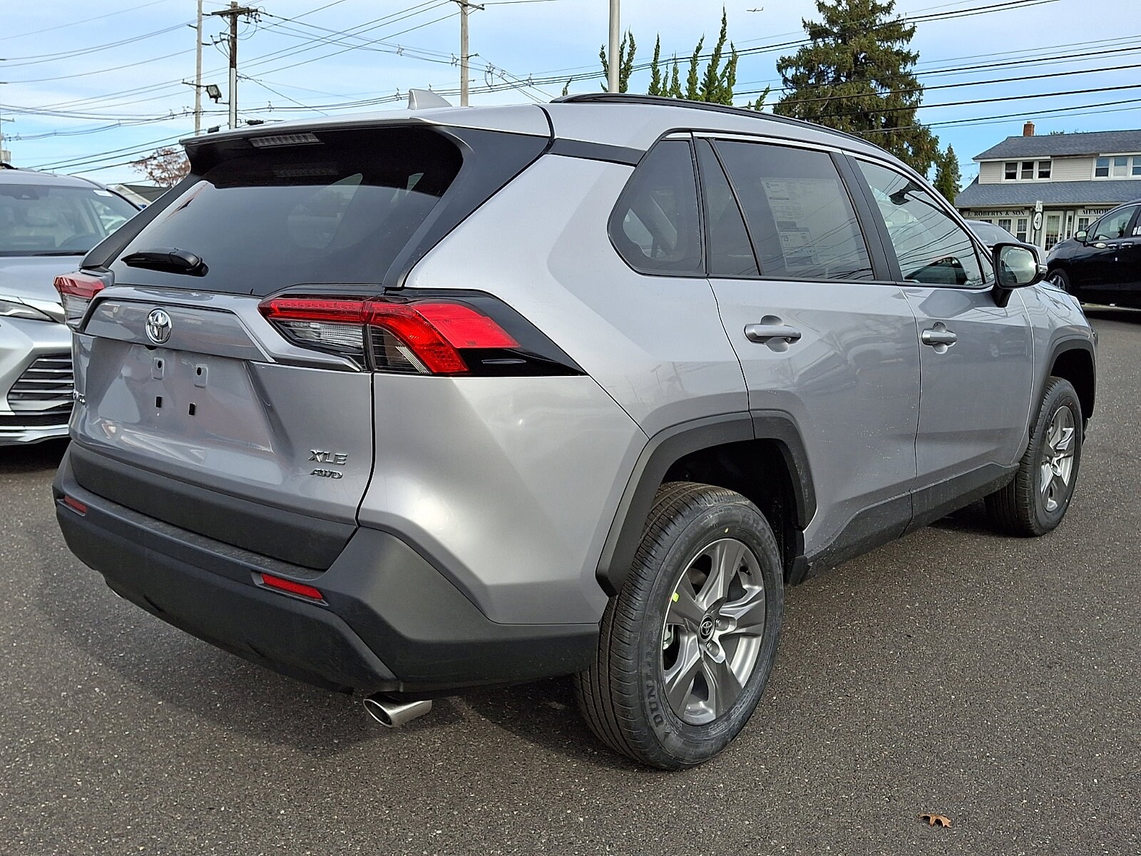 2025 Toyota RAV4 XLE photo 4