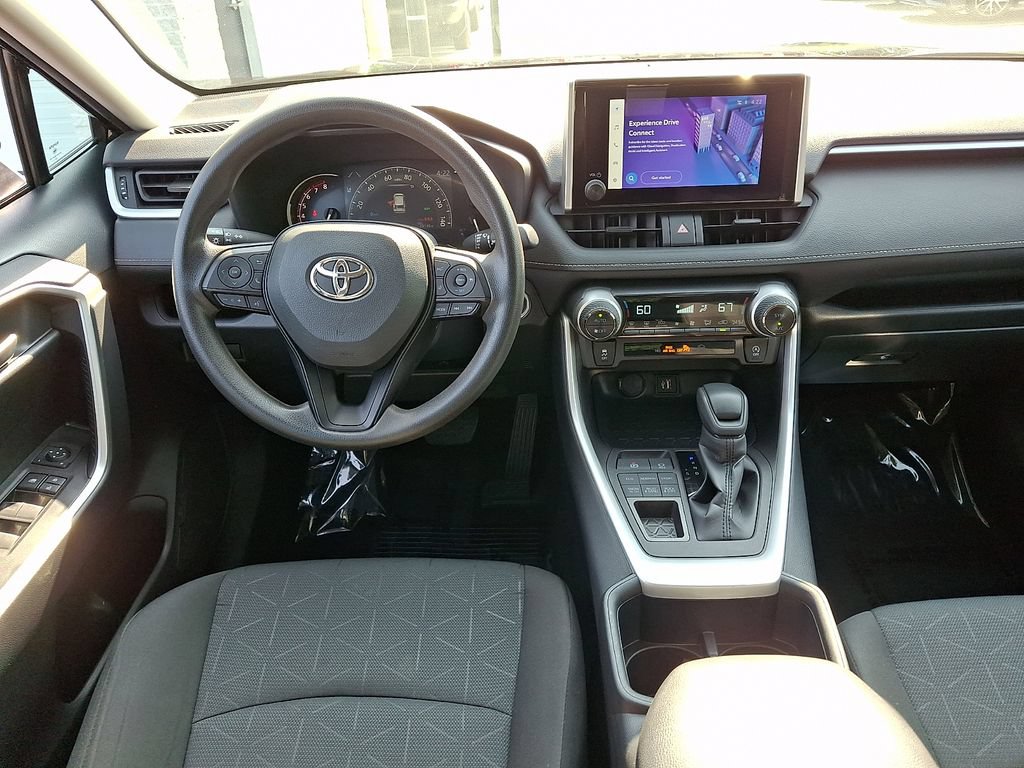 2025 Toyota RAV4 XLE - Photo 11