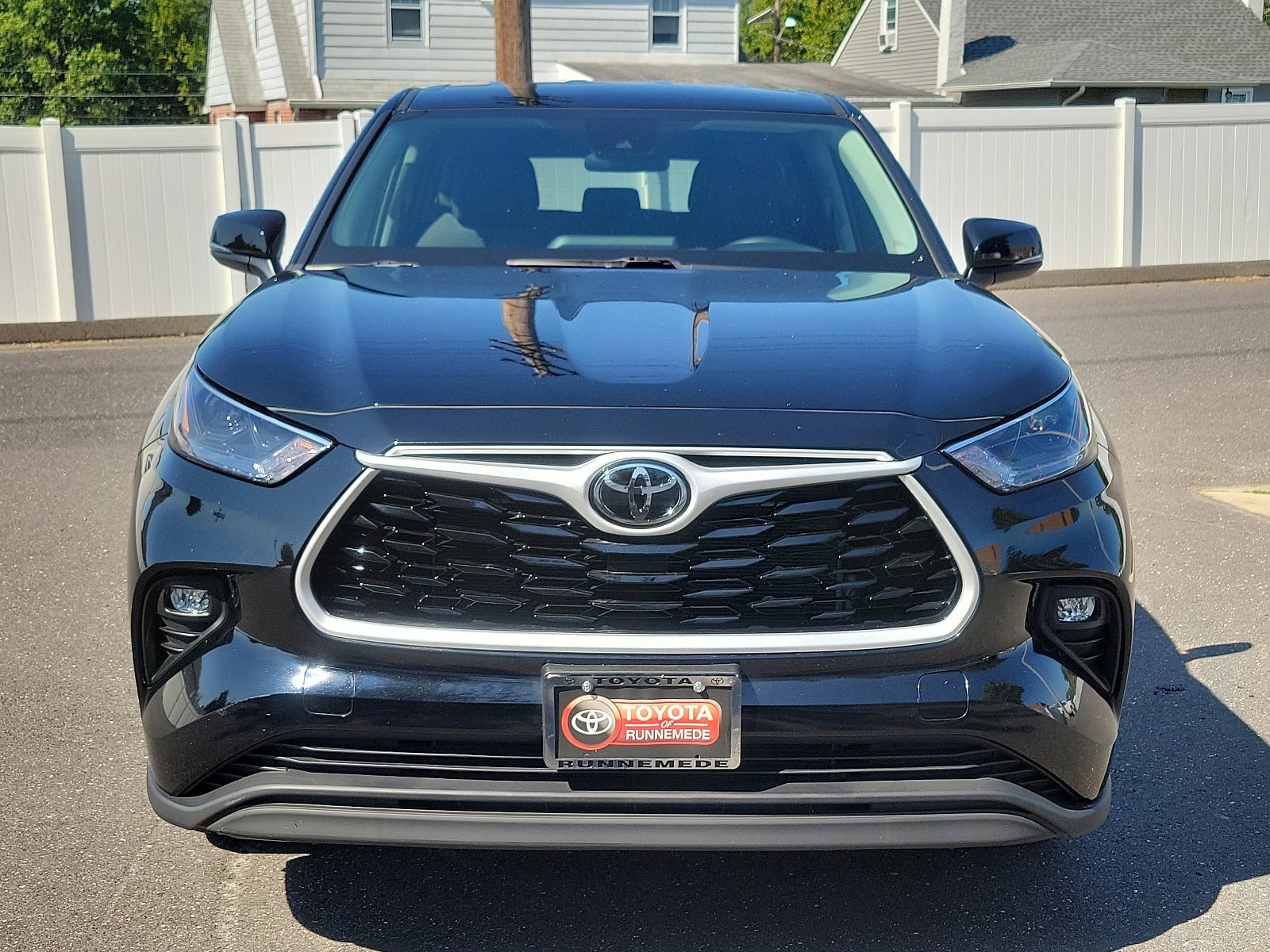 Used 2023 Toyota Highlander LE with VIN 5TDKDRBH0PS036279 for sale in Runnemede, NJ