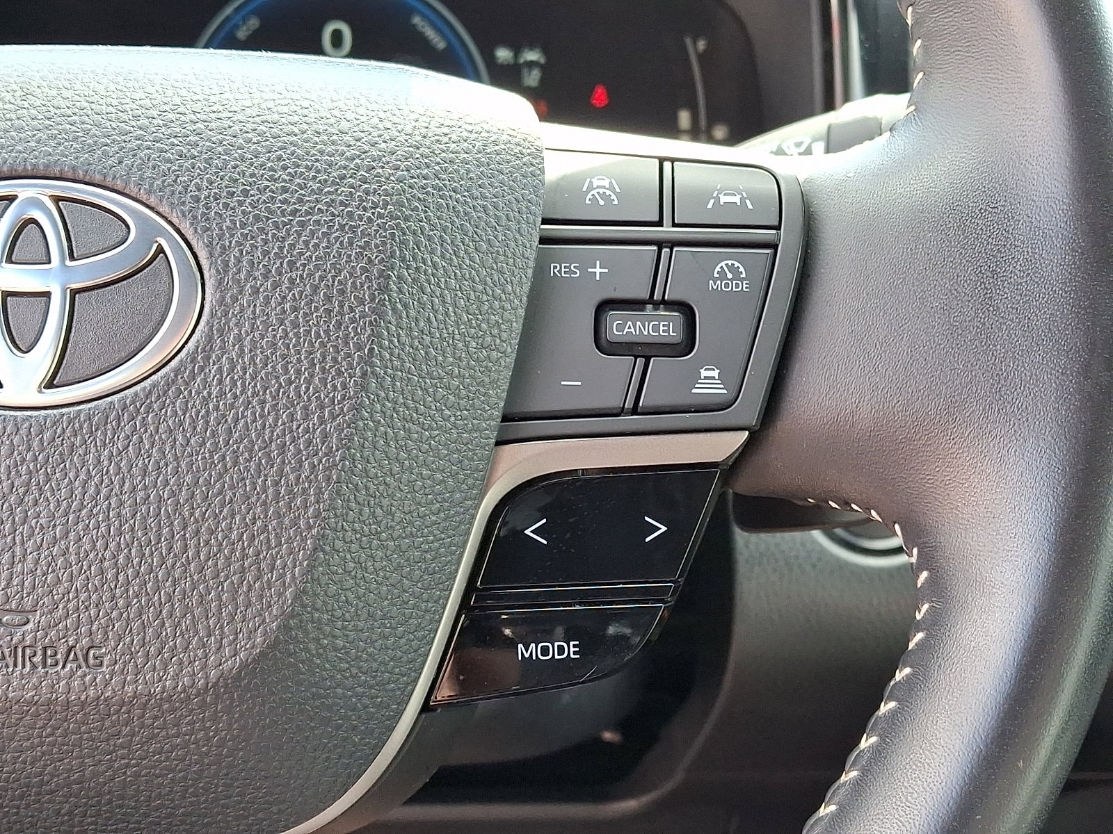 2025 Toyota Camry SE - Photo 24
