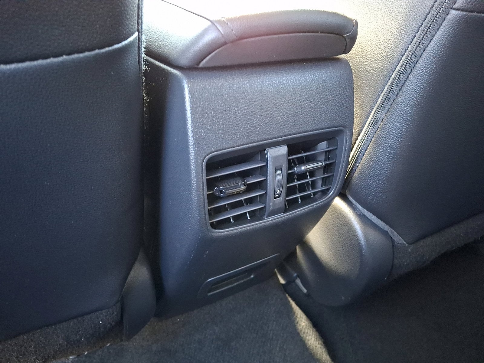 2024 Toyota Corolla Cross XLE - Photo 11