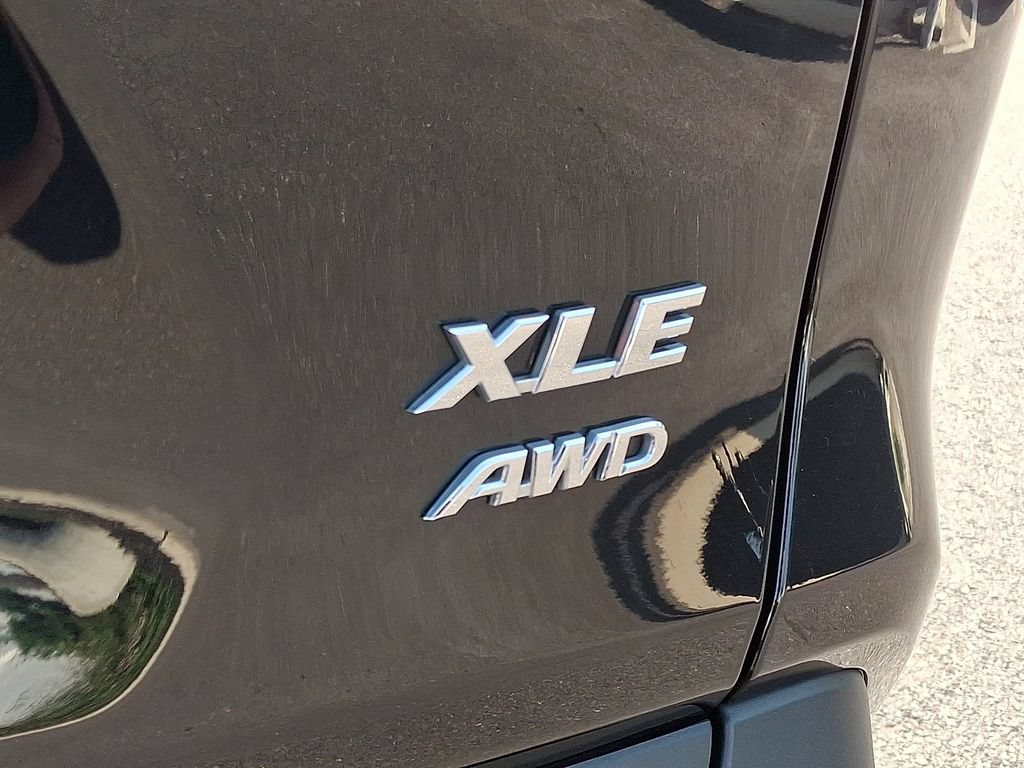 2025 Toyota RAV4 XLE - Photo 29