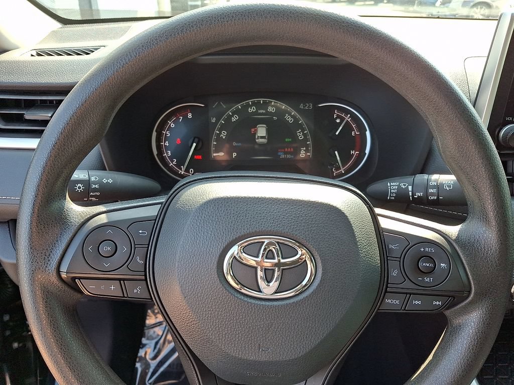 2025 Toyota RAV4 XLE - Photo 20