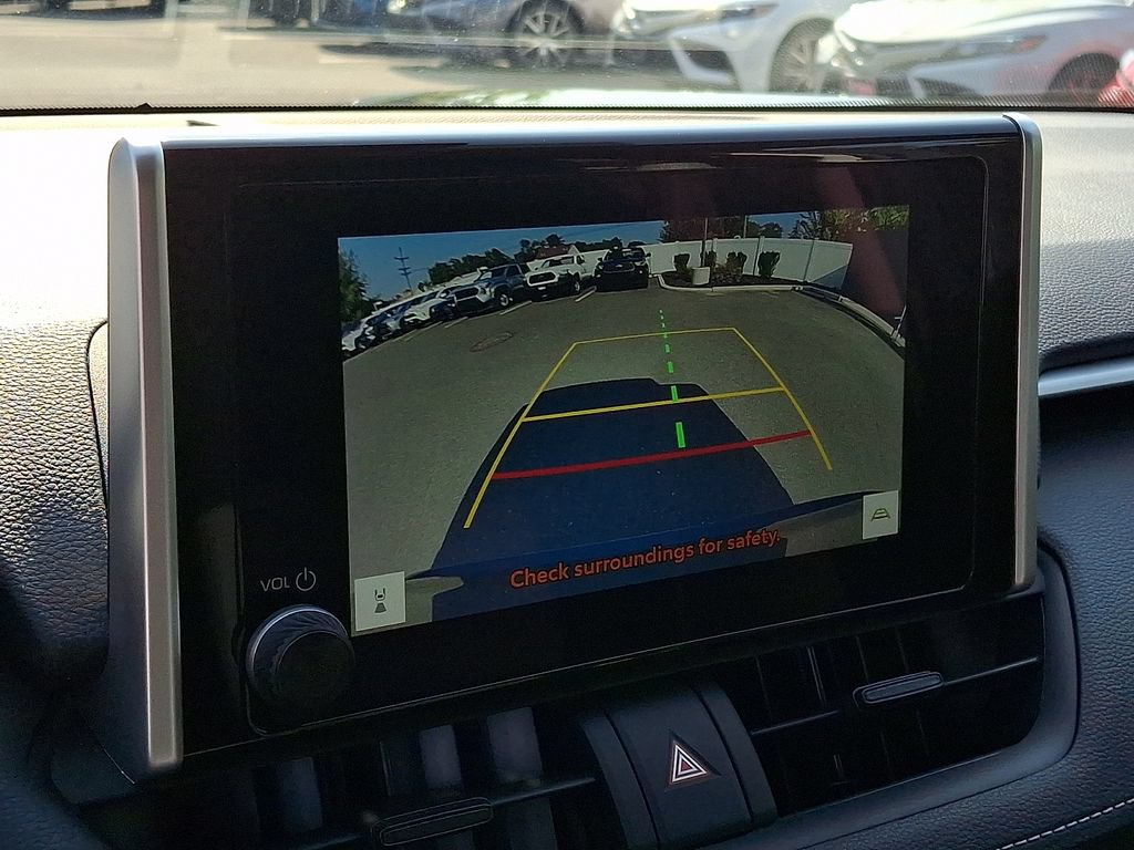 2025 Toyota RAV4 XLE - Photo 19