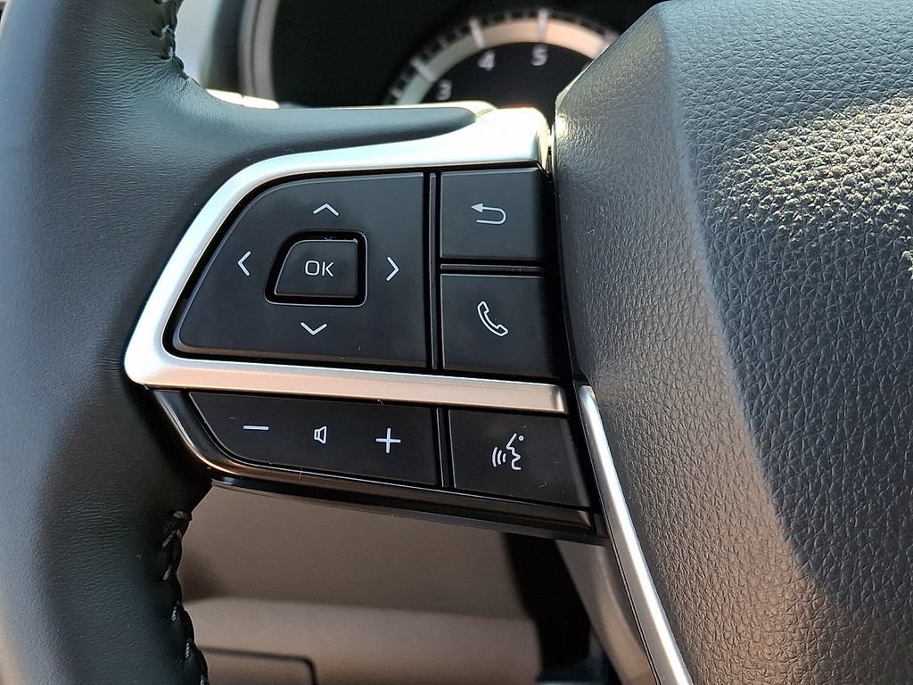 2025 Toyota Highlander LE - Photo 22