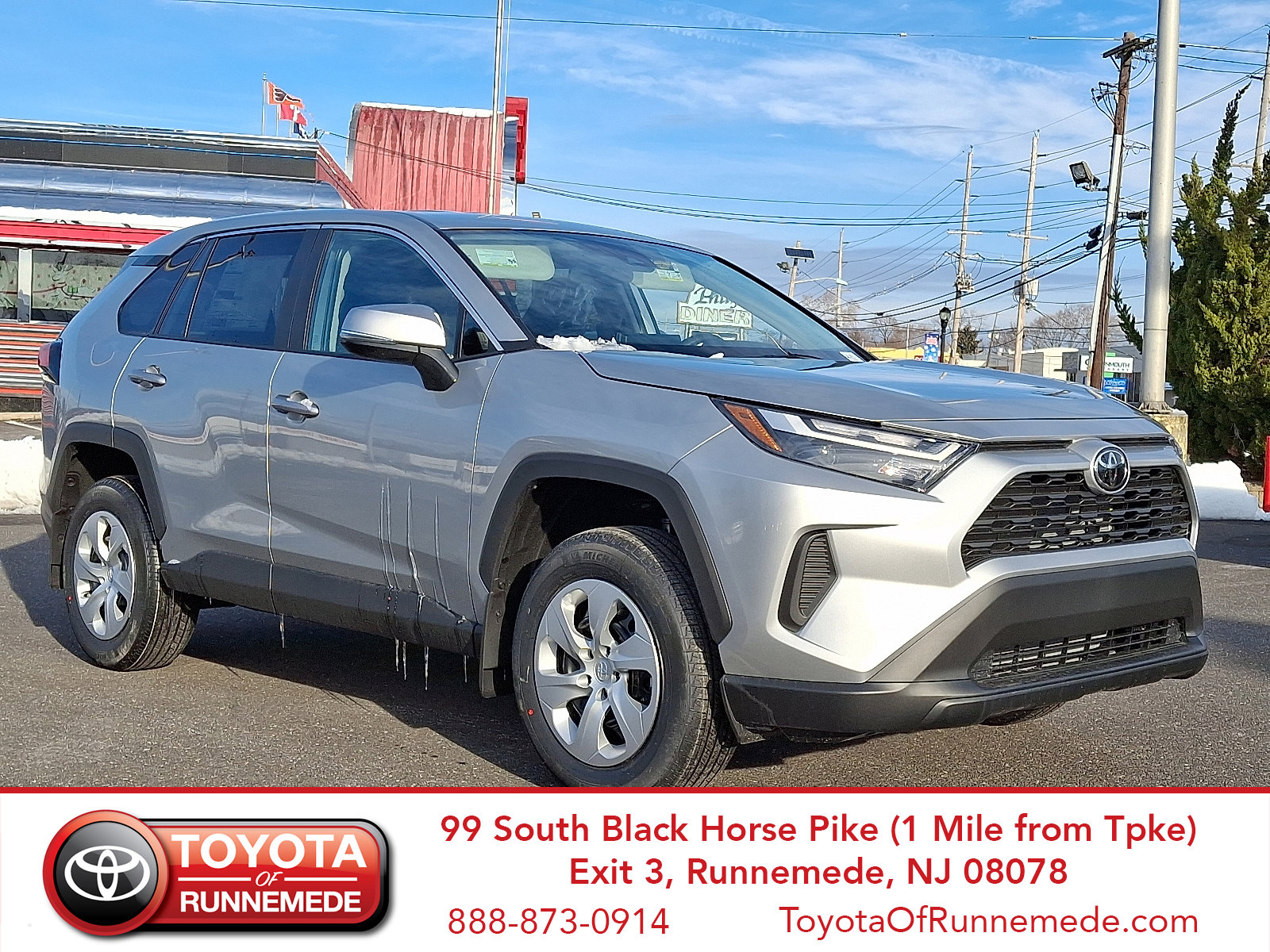 2025 Toyota RAV4 LE's photo