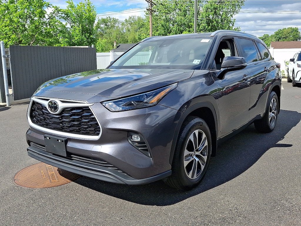 Certified 2024 Toyota Highlander XLE Sport Utility
