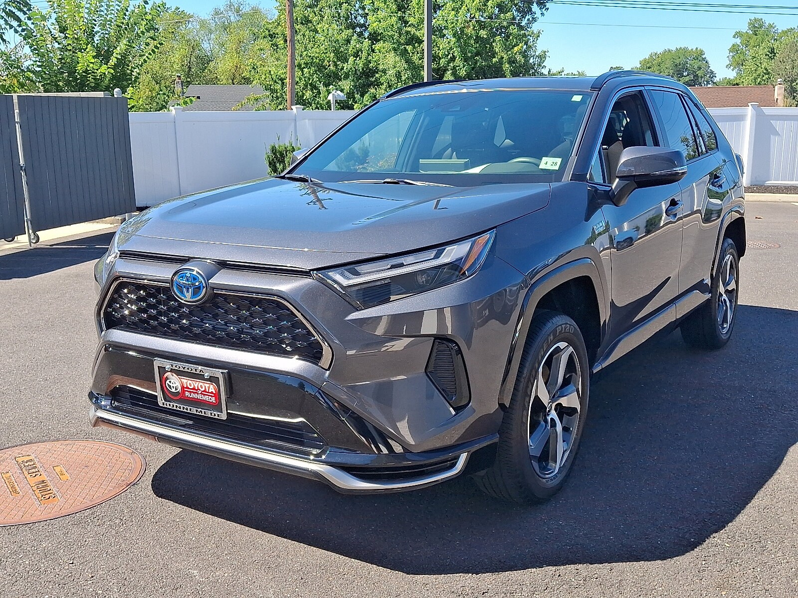 2023 Toyota RAV4 Prime SE photo 2