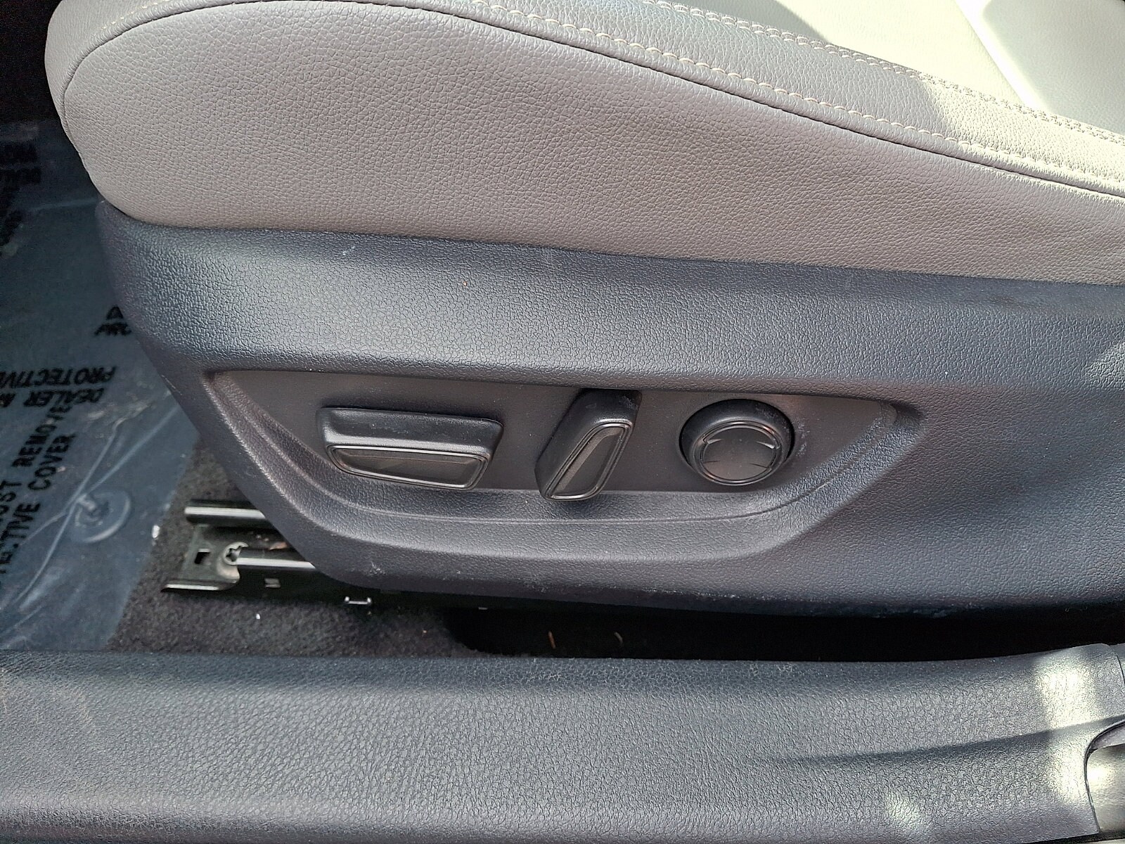 2025 Toyota Camry SE - Photo 15