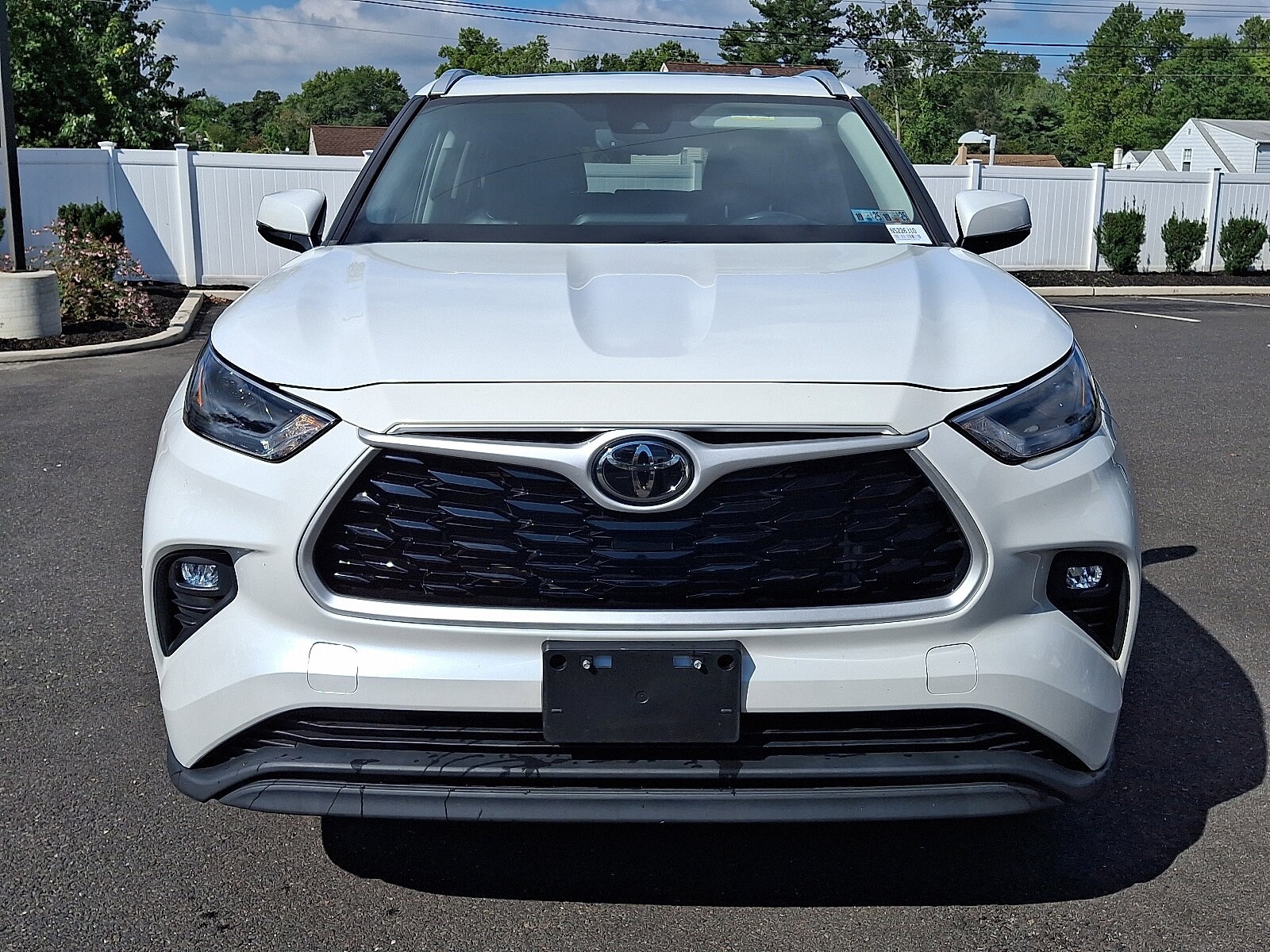 2022 Toyota Highlander XLE photo 2