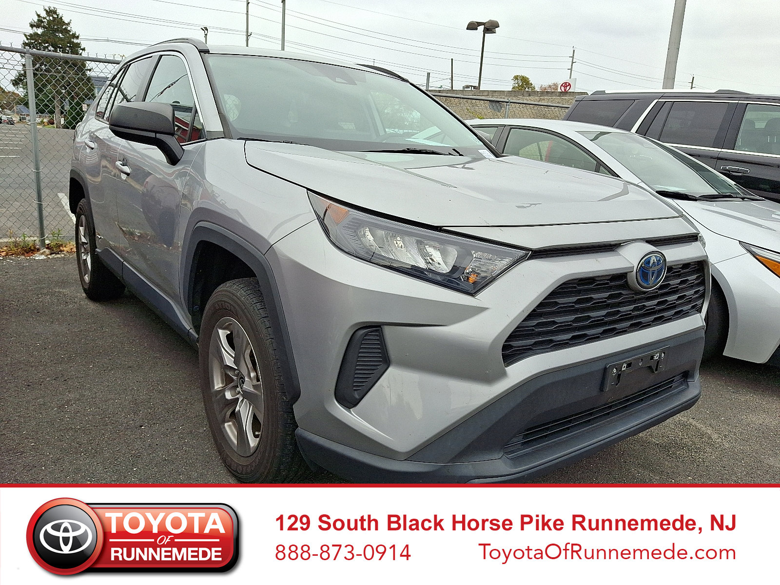 2022 Toyota RAV4 LE's photo