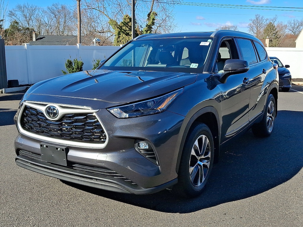 Used 2023 Toyota Highlander XLE Sport Utility