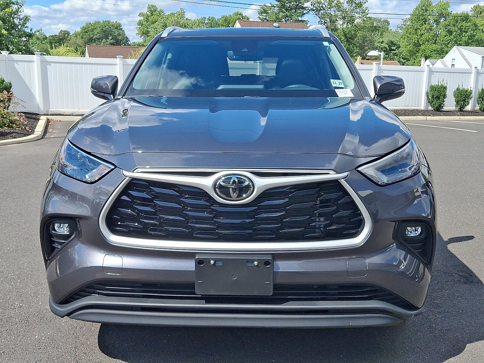 2023 Toyota Highlander XLE photo 2