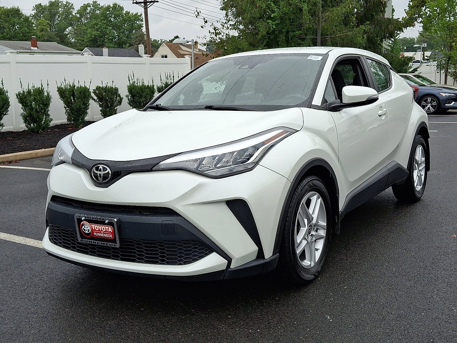 2021 Toyota C-HR LE photo 2