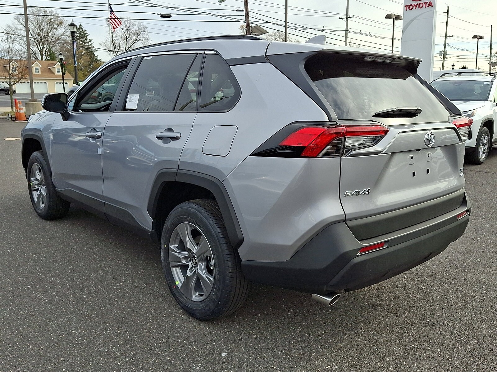 2025 Toyota RAV4 XLE photo 3