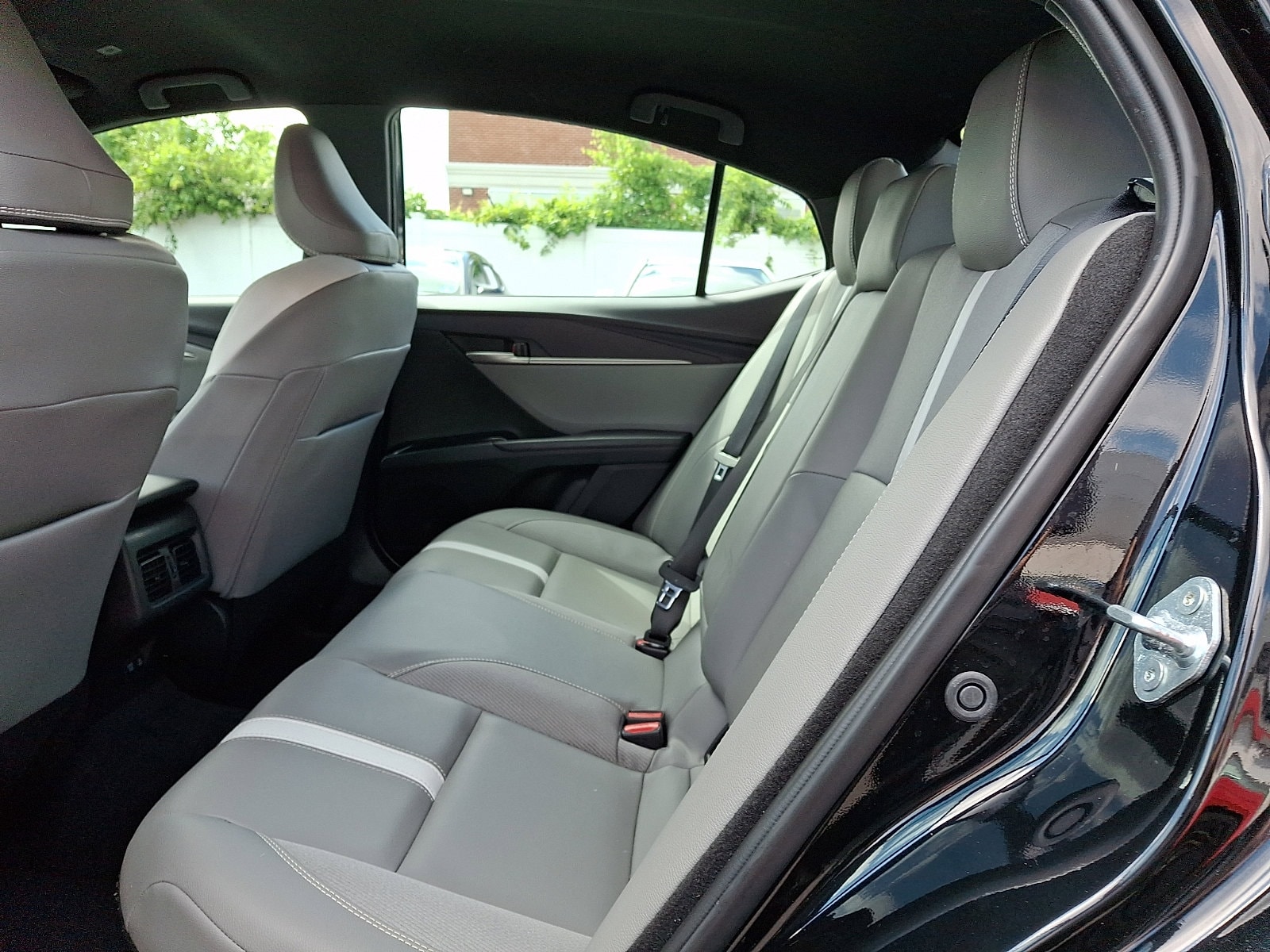 2025 Toyota Camry SE - Photo 10