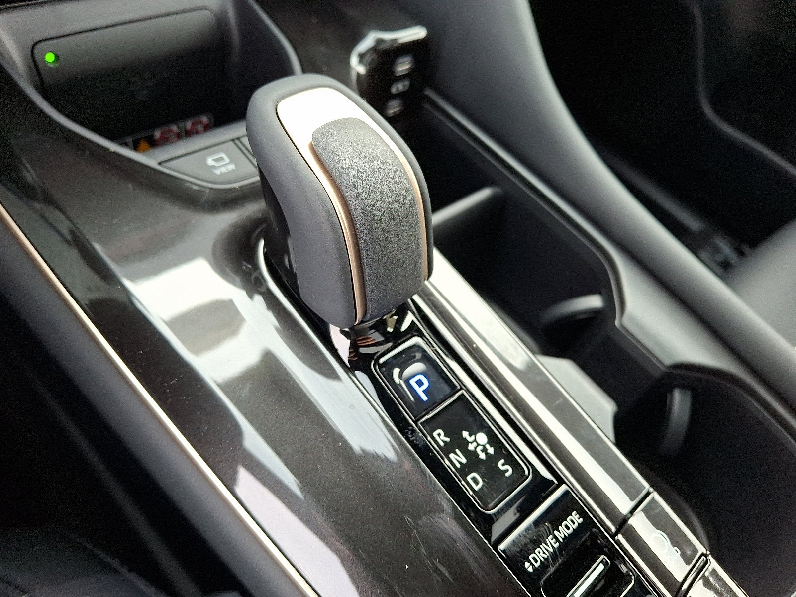 2025 Toyota Crown Signia Limited - Photo 10