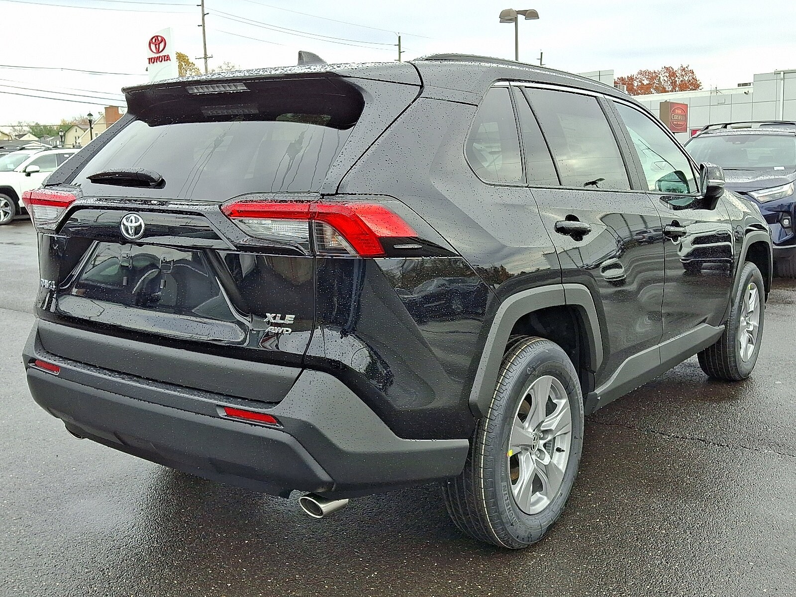 2025 Toyota RAV4 XLE photo 4