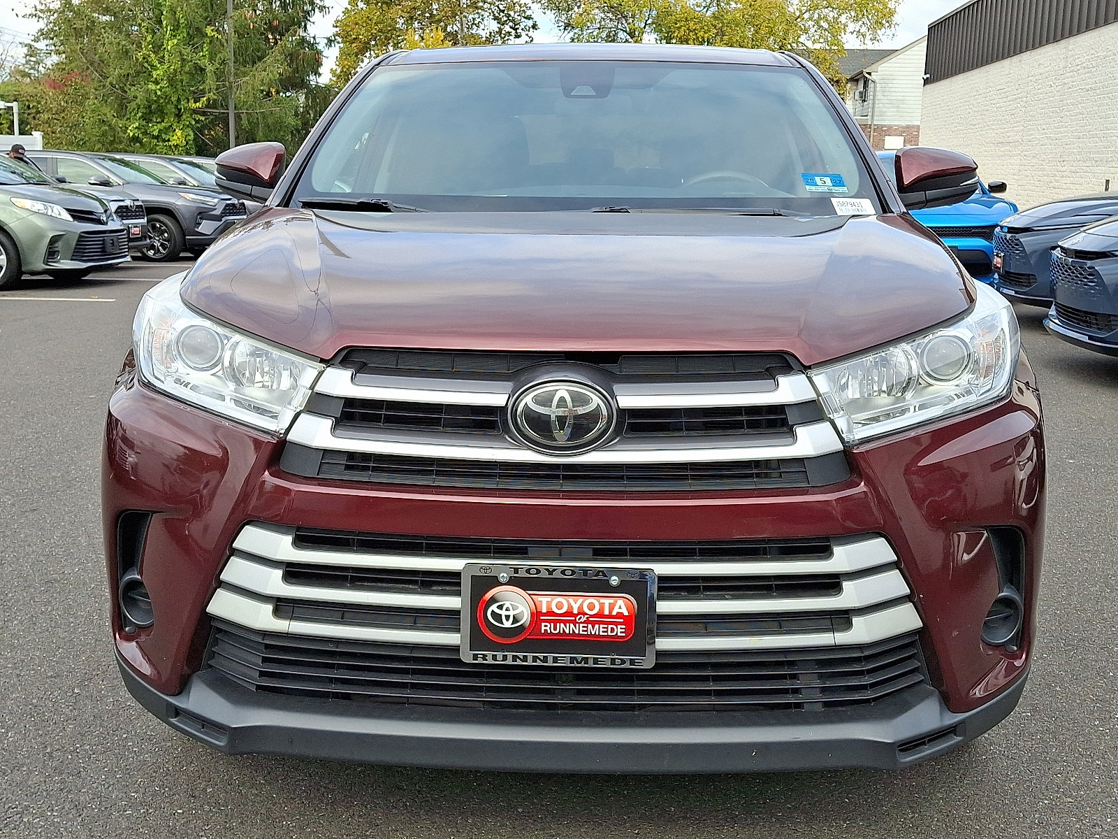 Used 2018 Toyota Highlander LE with VIN 5TDBZRFH5JS879431 for sale in Runnemede, NJ