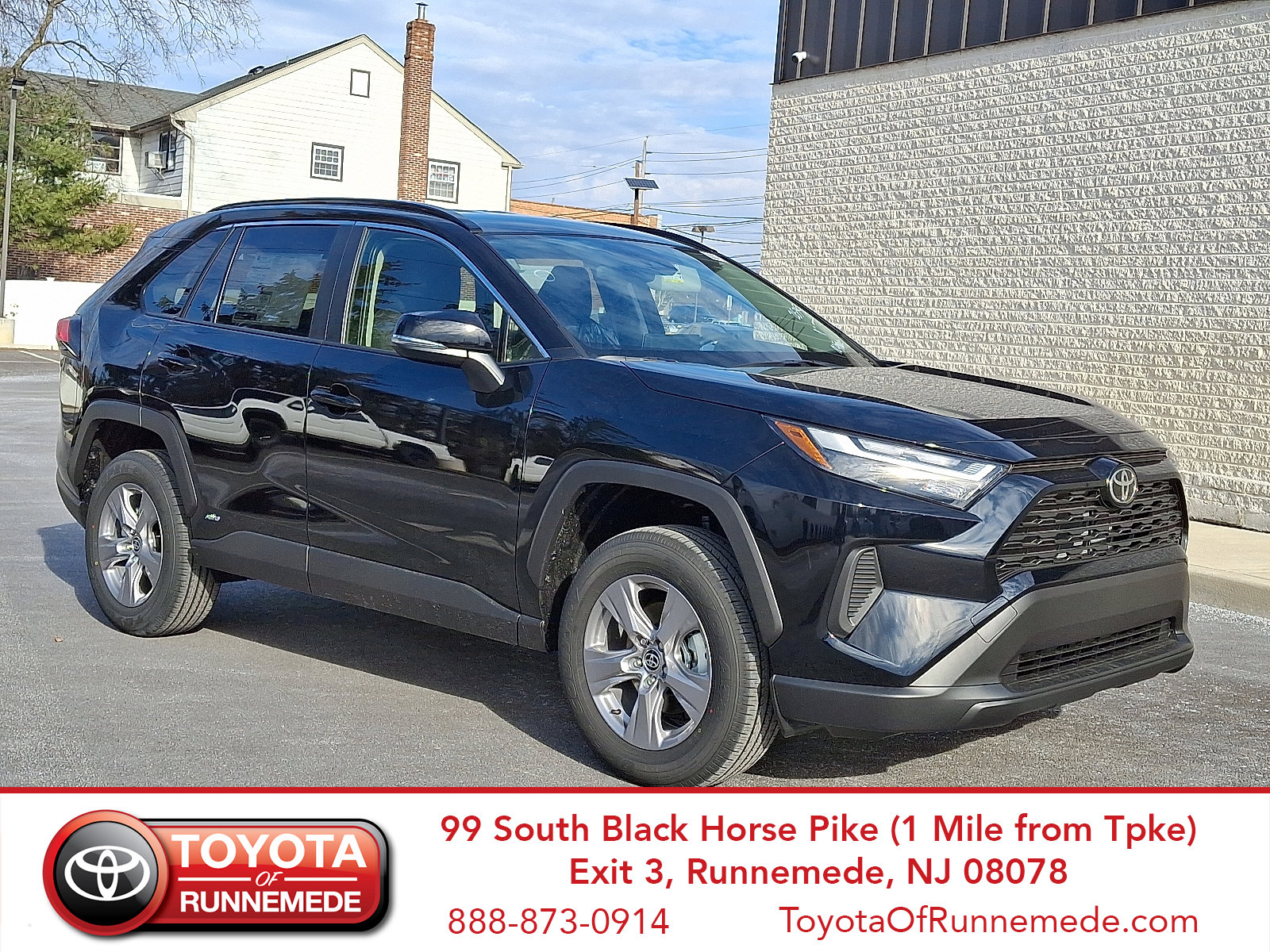 2025 Toyota RAV4 LE's photo