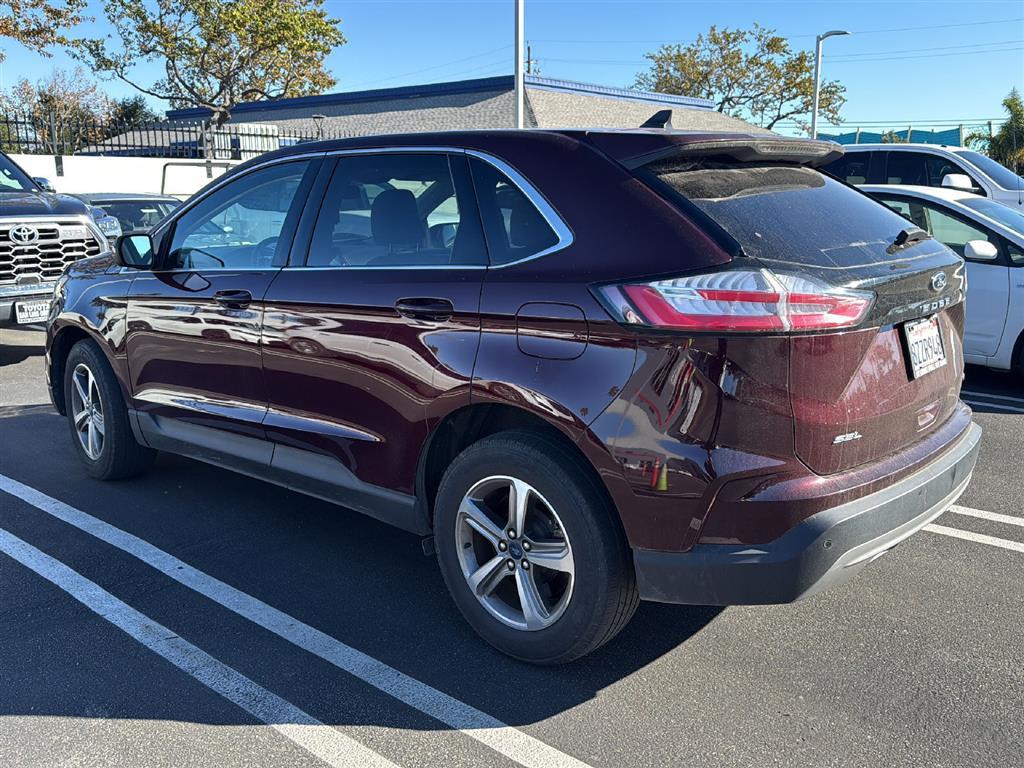 2022 Ford Edge SEL photo 2