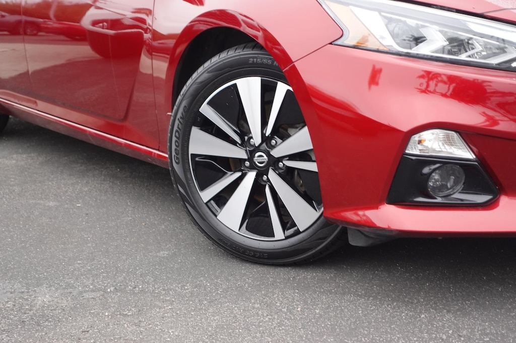 Used 2020 Nissan Altima 2.5 SV Sedan