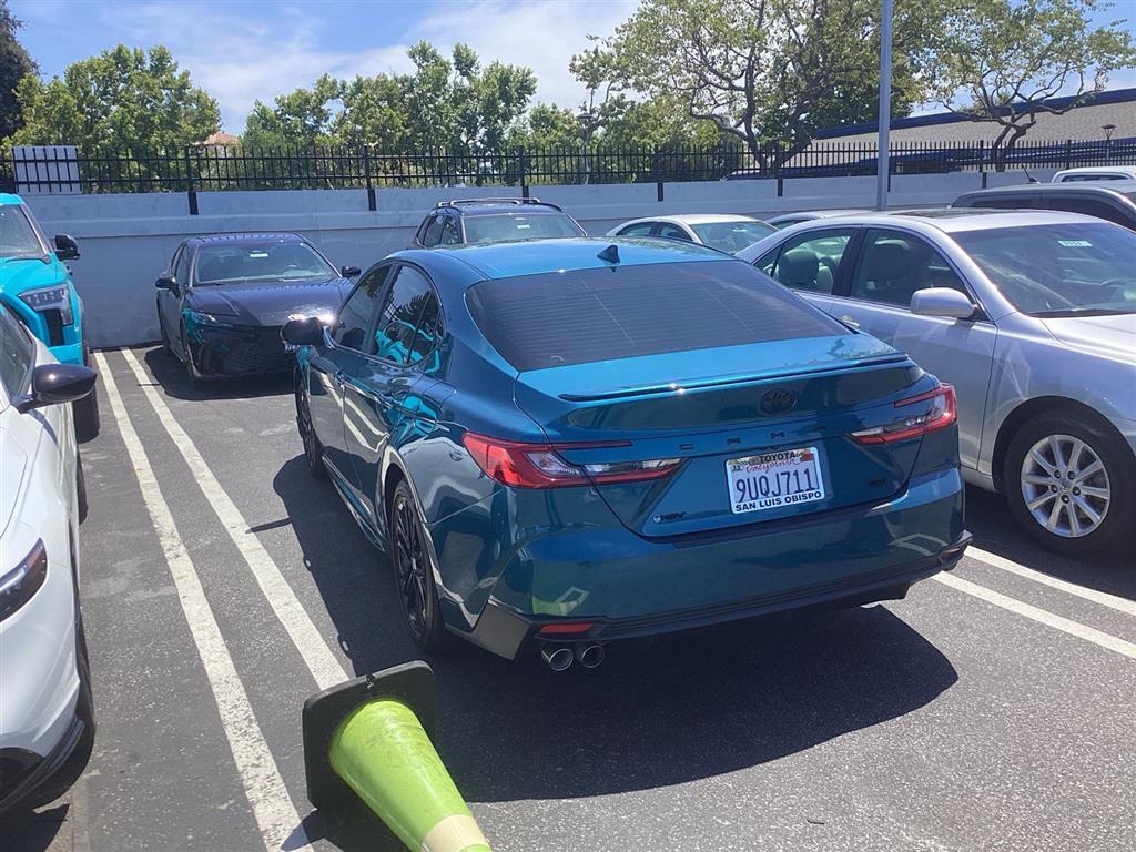 2025 Toyota Camry SE Hybrid's photo