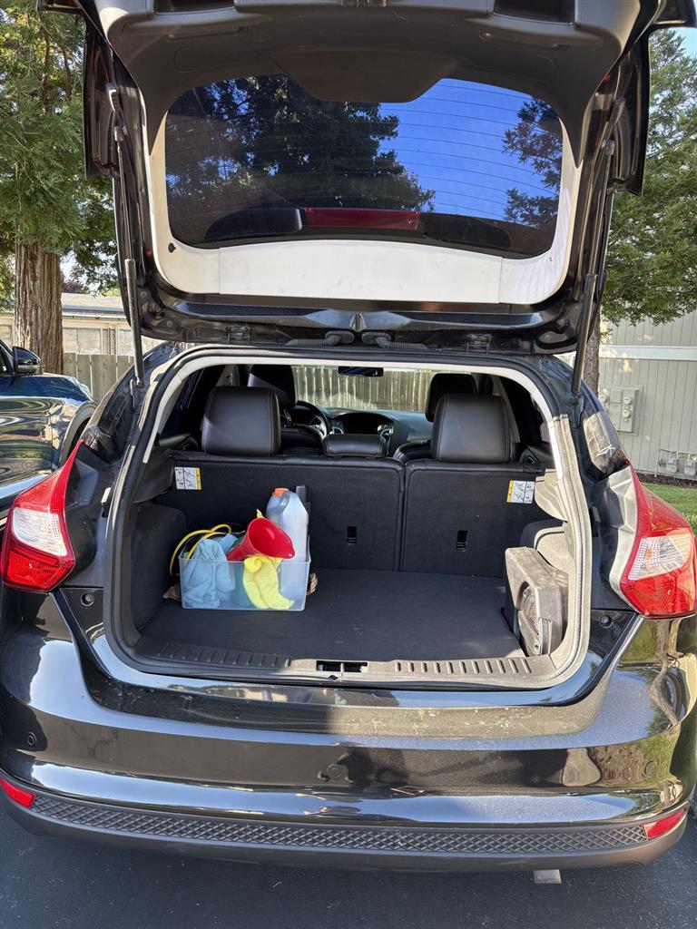 2012 Ford Focus 5 Door Hatch Titanium's photo