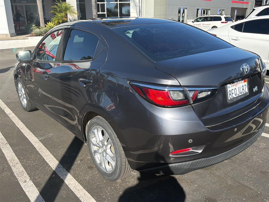 2018 Toyota Yaris iA Base photo 2