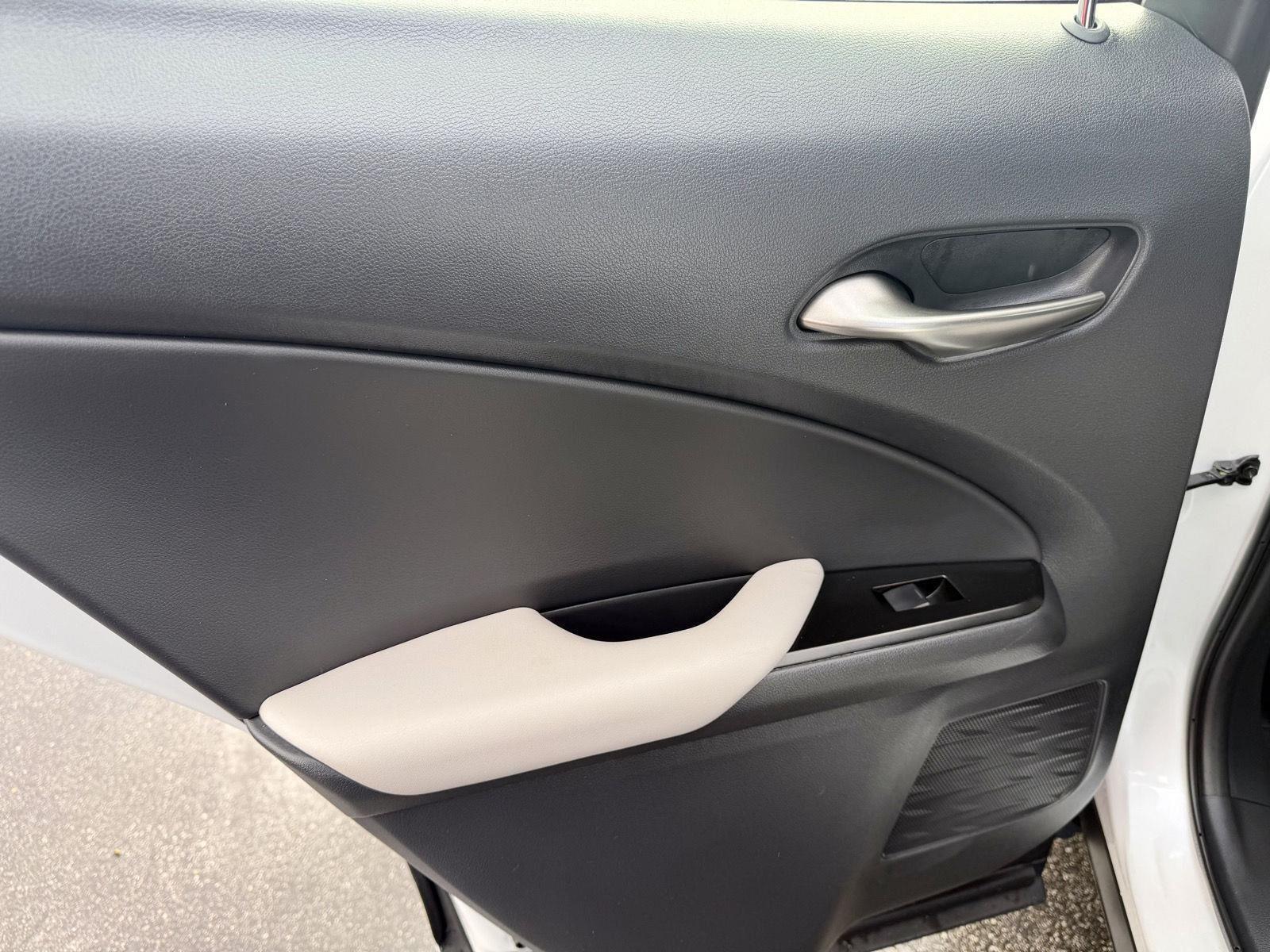 2021 Lexus UX 200 - Photo 32