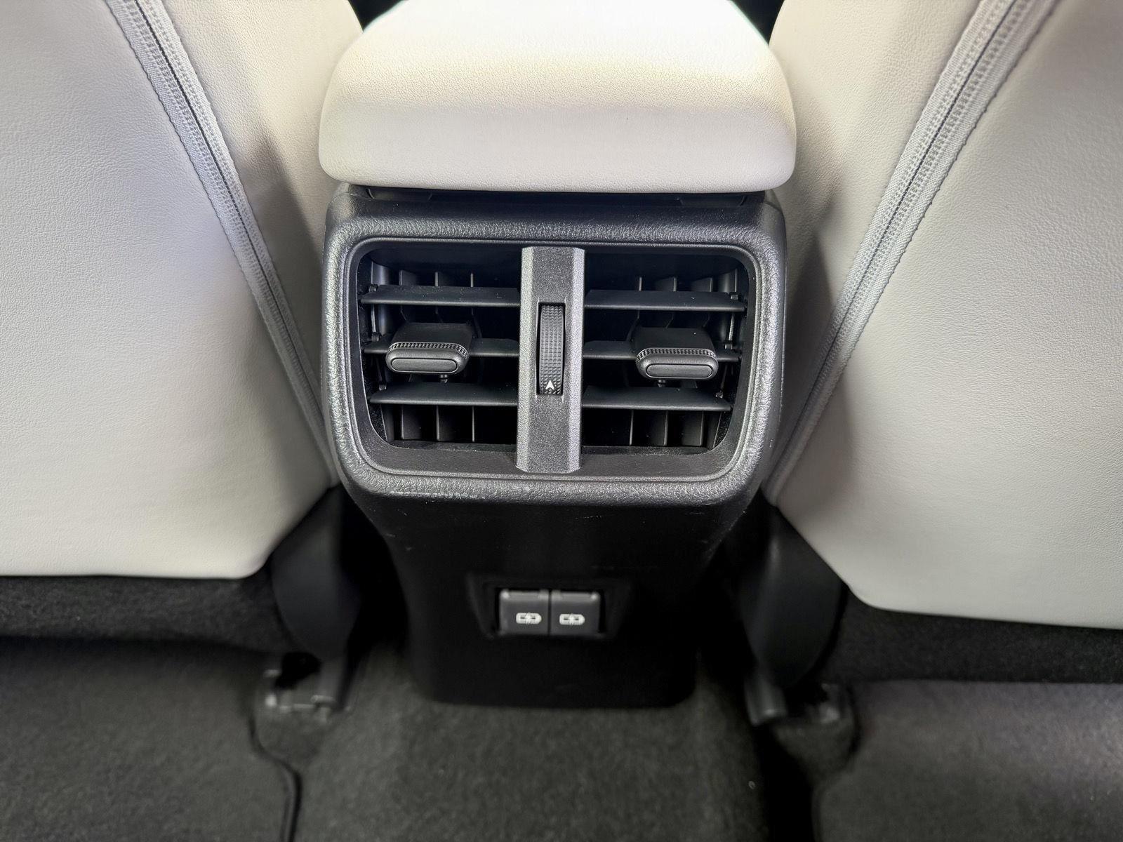 2021 Lexus UX 200 - Photo 30