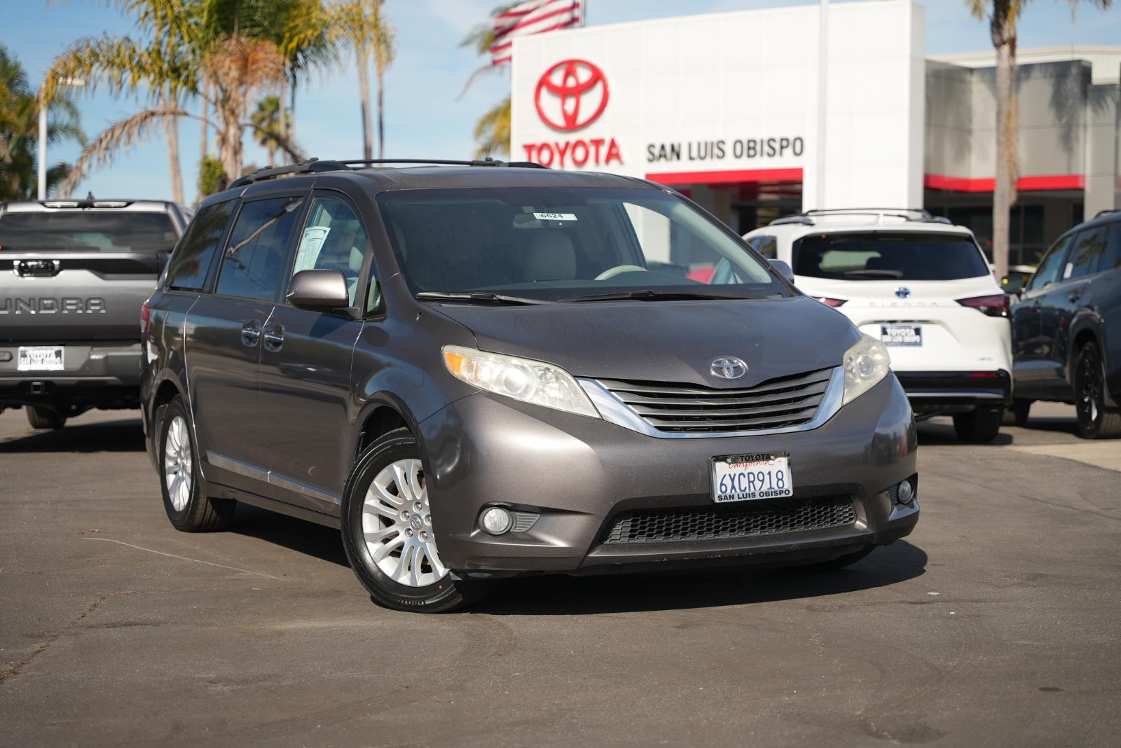 2013 Toyota Sienna XLE's photo